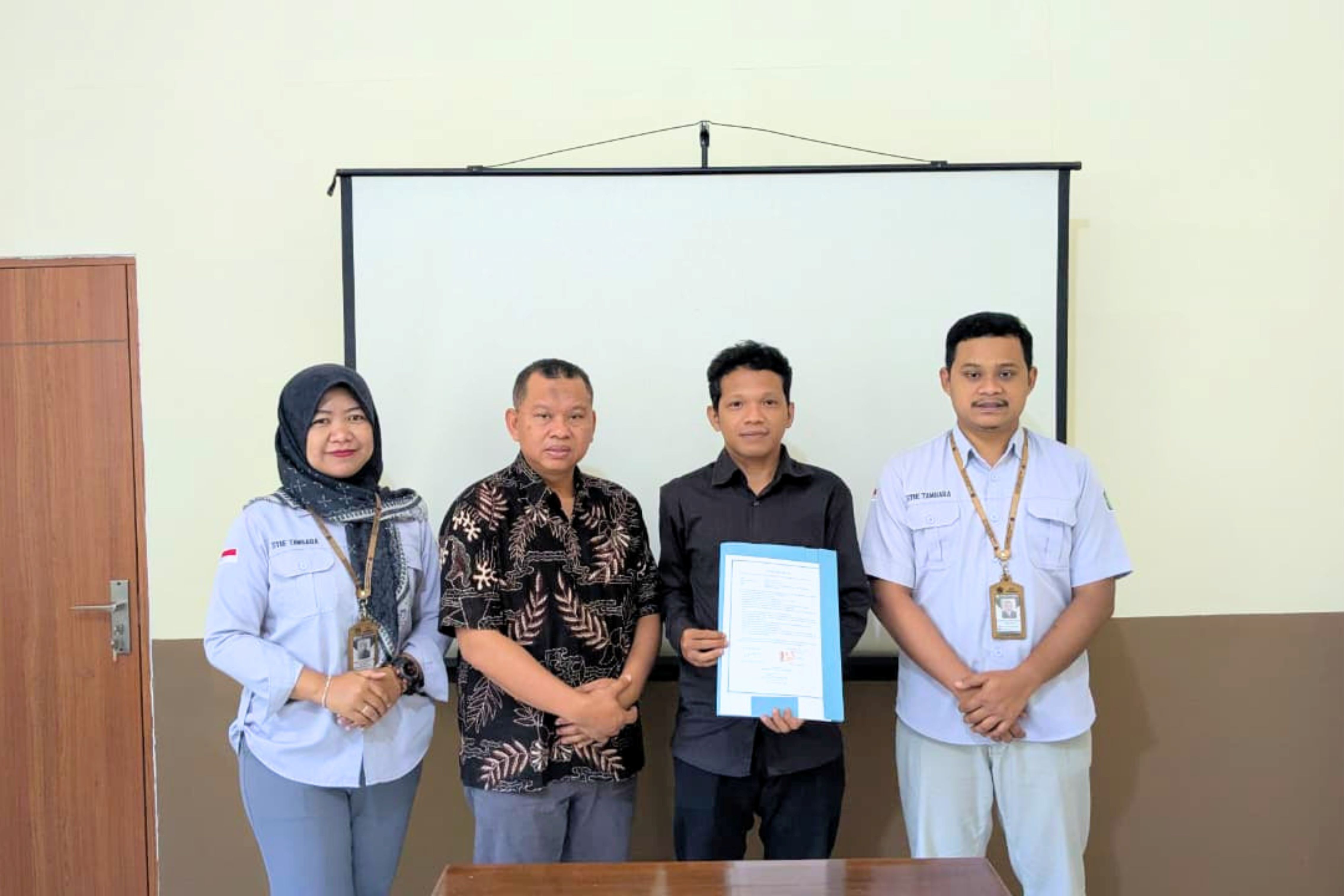 Penandatanganan Pakta Integritas Dan Penyerahan SK