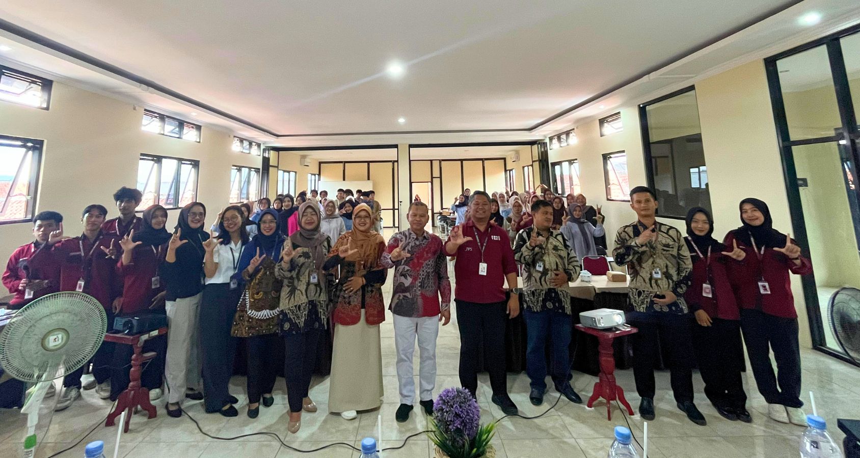 Belajar Bareng HMM (Himpunan Mahasiswa Manajemen) Angkat Tema Transformasi Strategi Bisnis Di Era Digital